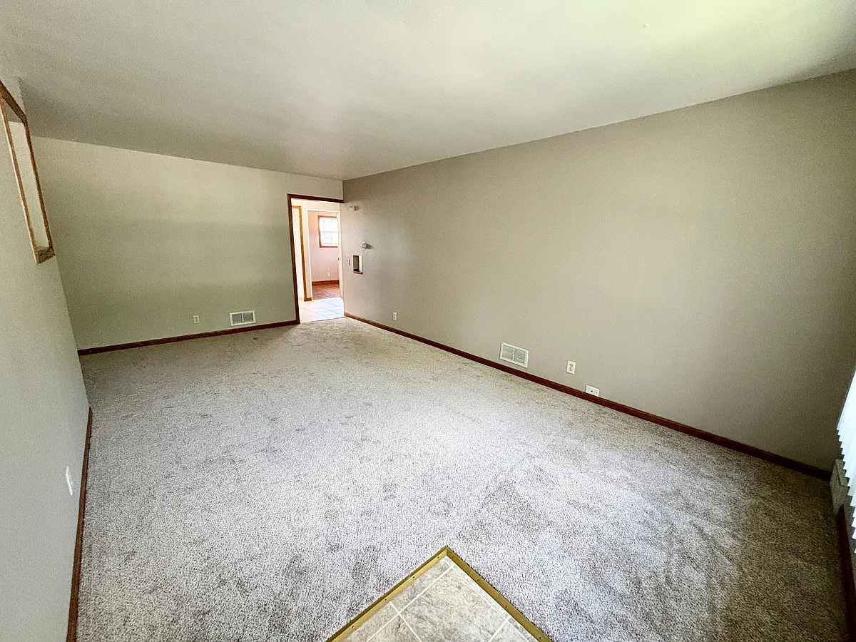 Photo 2 of 21 - 1033 Fiedler Ln #6 - Madison, WI Building Photo - 1033 Fiedler Ln #6