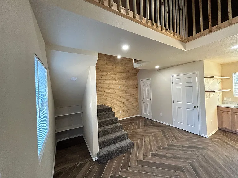 222 Highview Dr — Photo 2