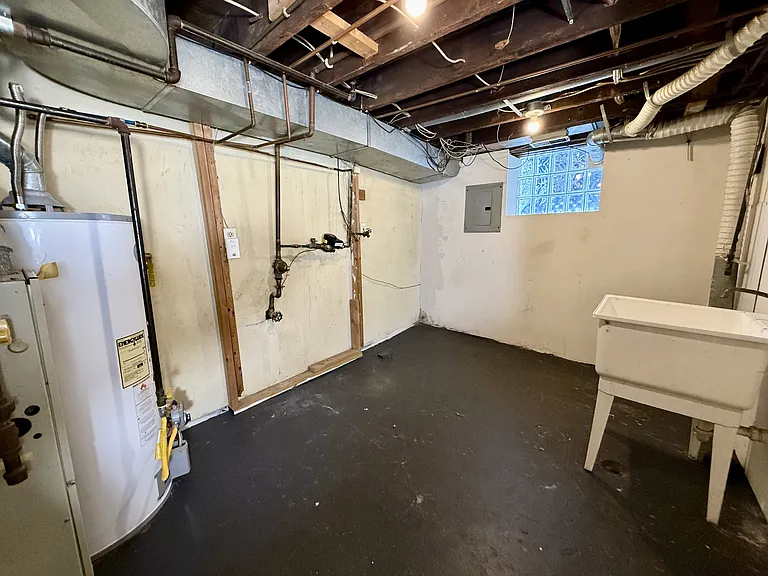 Laundry room with hook ups