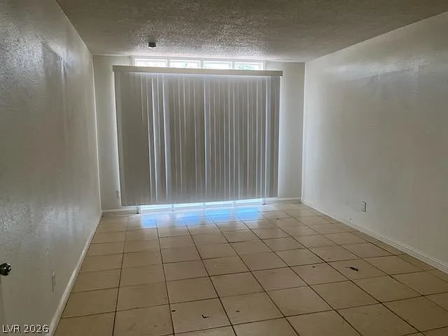 2 bed, 1.0 bath, 3336 sqft, $925 — Photo 3