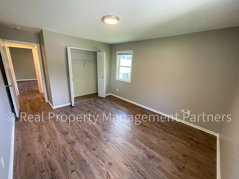 3920 Camelot Dr SE — Photo 9