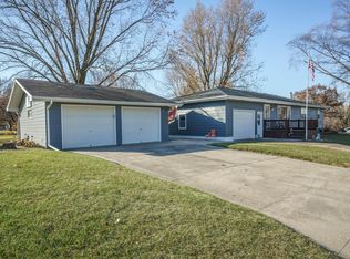 1217 3rd St SE, Independence, IA 50644
