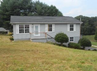 170 Rising Ln, La Follette, TN 37766