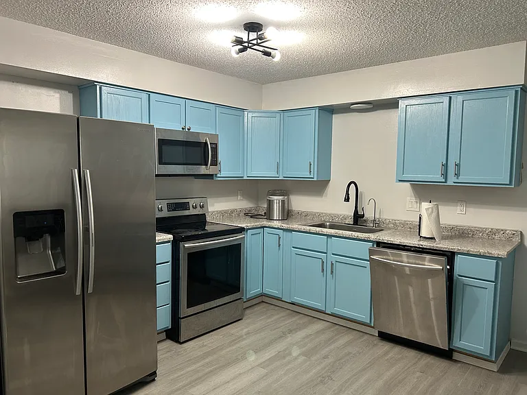 2423 Morningside Dr — Photo 4