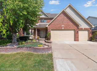 24183 Curt Dr, Brownstown, MI 48183