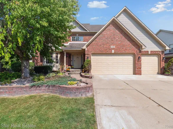 24183 Curt Dr, Brownstown, MI 48183