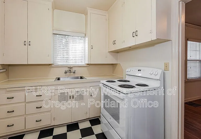 715 NE 20th Ave #1 — Photo 9