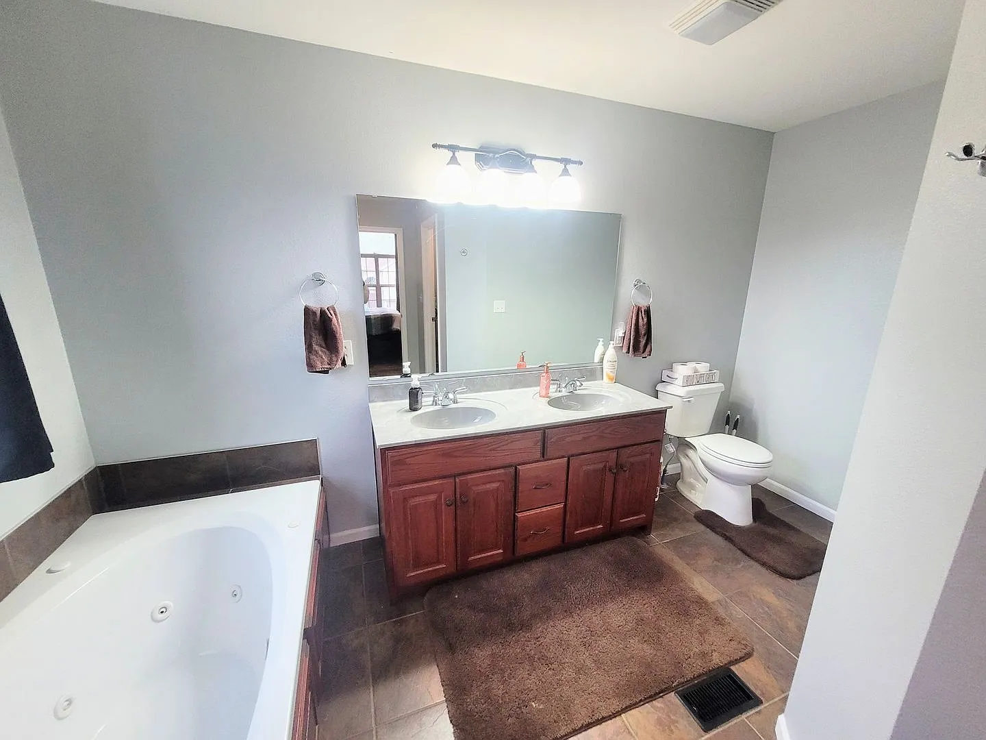 Single Family Home! — Photo 3