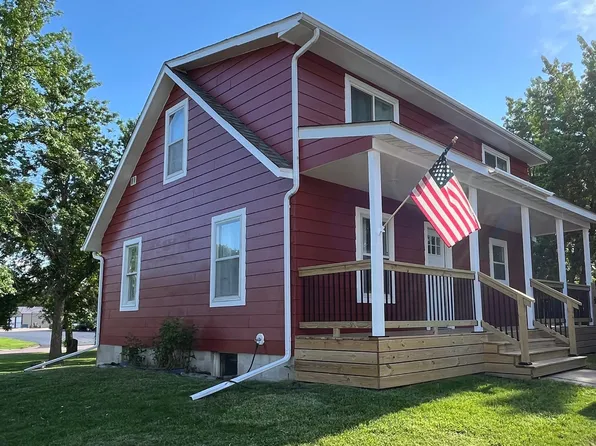 101 Parker Ln, Redwood Falls, MN 56283