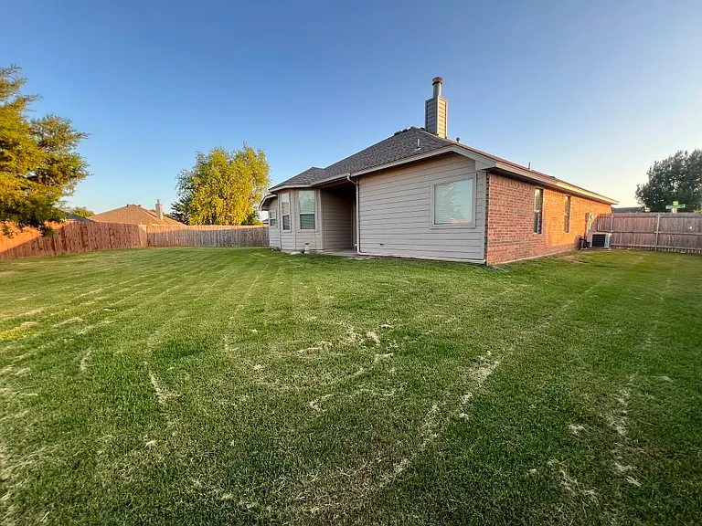 2400 Rookhaven Ln — Photo 6