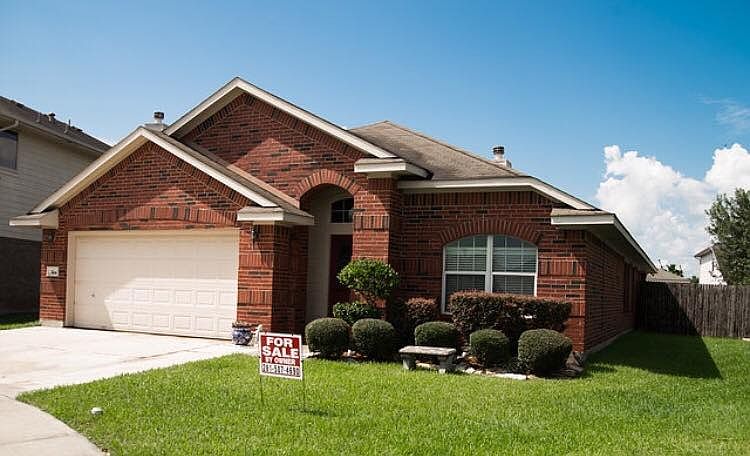 Front of home, nice lawn