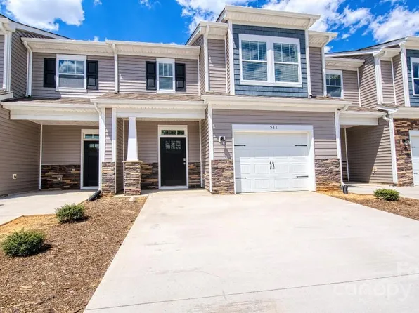 212 Creekview Rd, Hendersonville, NC 28792