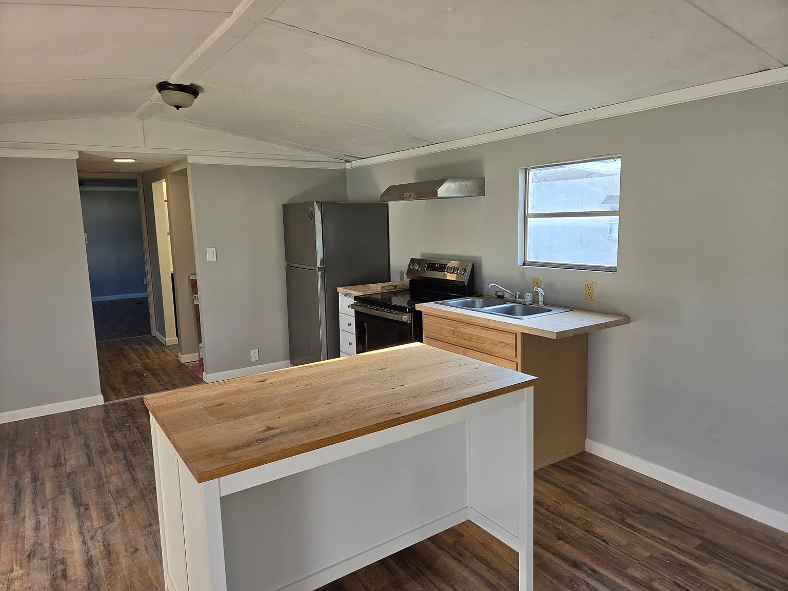 3 bed, 1002 sqft, $1,200 — Photo 4