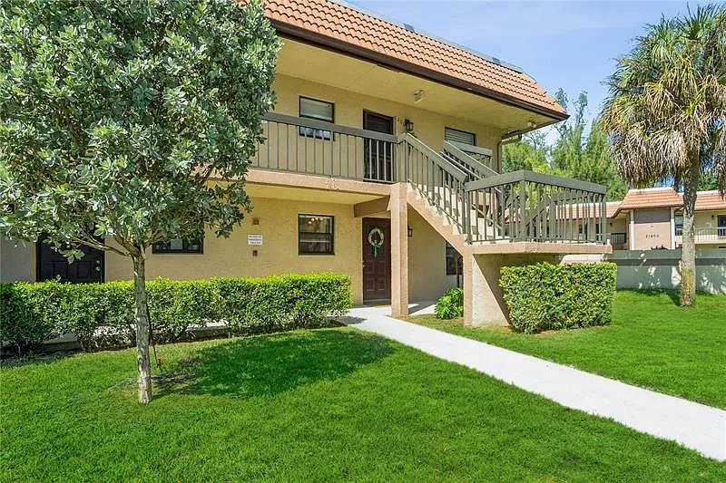 2 bed, 2.0 bath, 858 sqft, $2,000 — Photo 1
