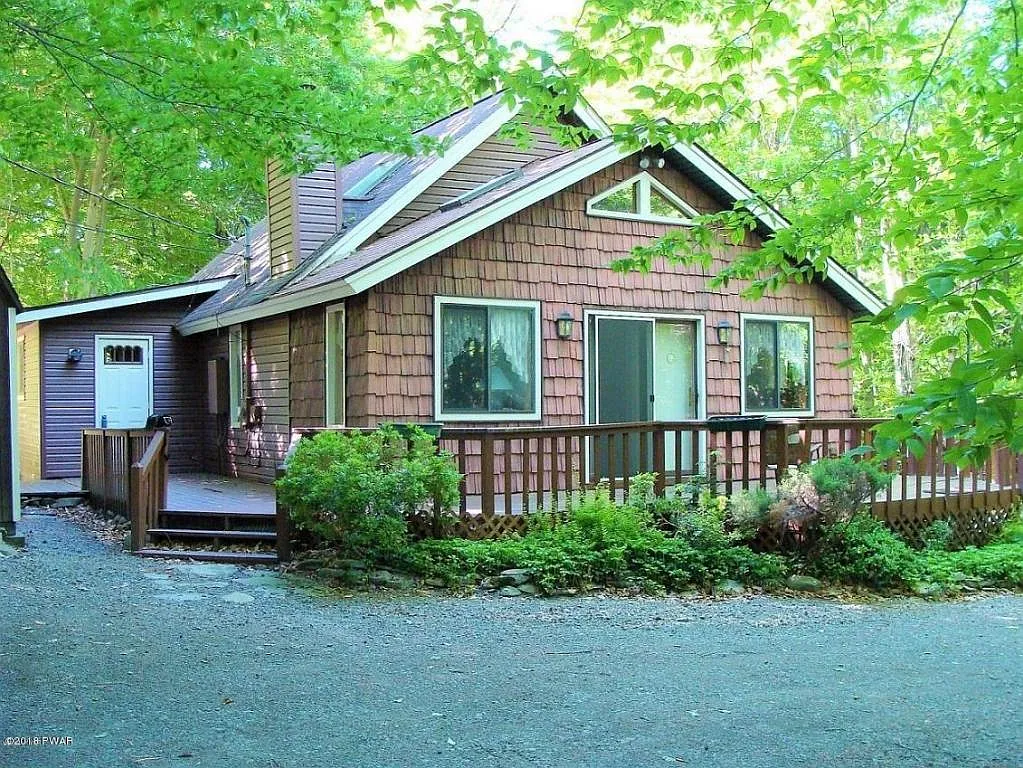 126 Oakwood Dr photo 1