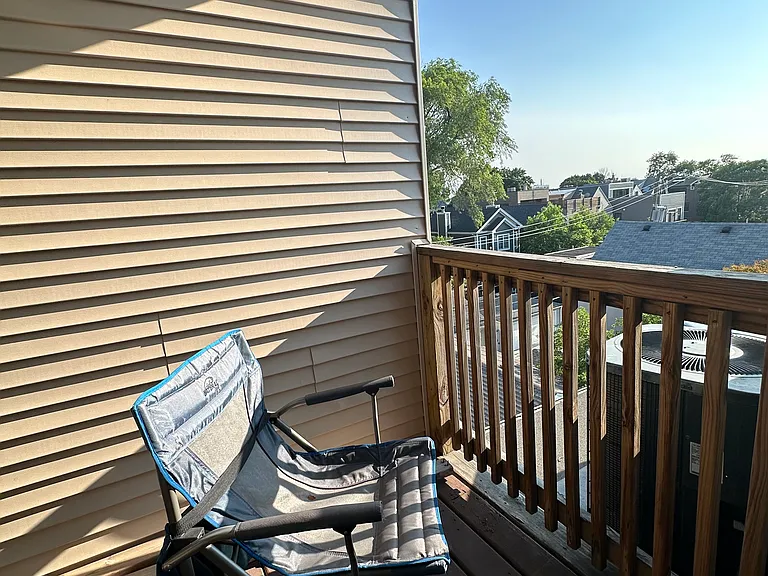 1503 W Nelson St #4 — Photo 6