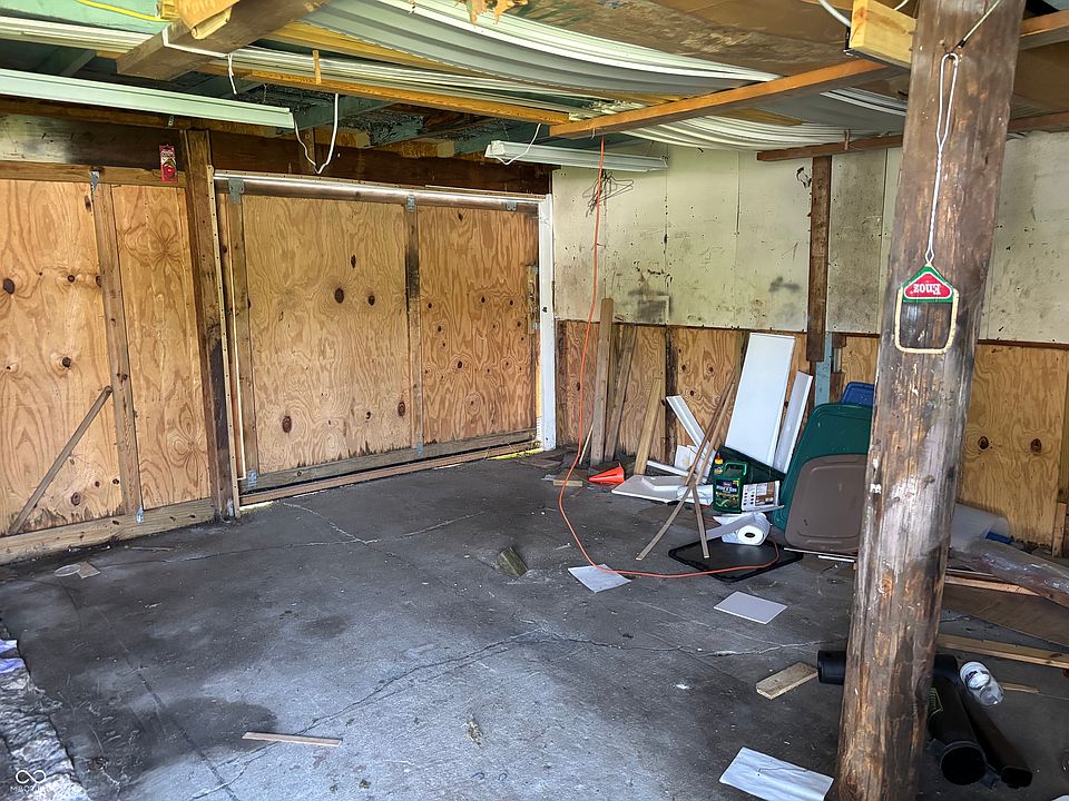 2nd image of 214 E 9th St