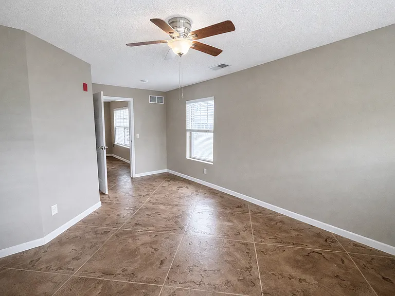 Eagle Crossing Apartments — Photo 24