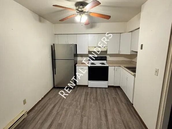 10 Cottage Row, Marinette, WI