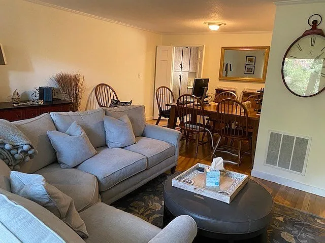 2 bed, 1.5 bath, 1080 sqft, $3,570 — Photo 4