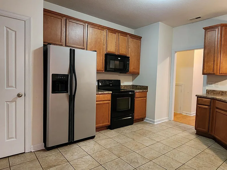 302 Savannah Dr — Photo 9