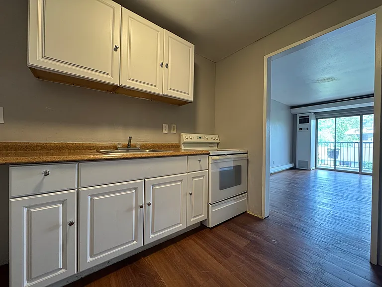 120-B04 Hillside Ave #B04 — Photo 2