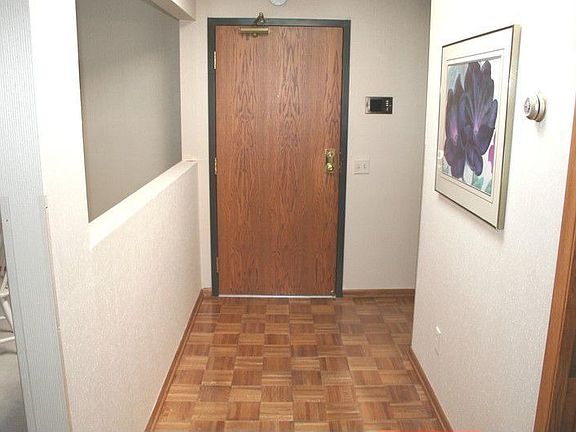 2nd image of 20 Windsor Ln APT 312
