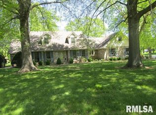 2108 Carriage Rd, Jacksonville, IL 62650