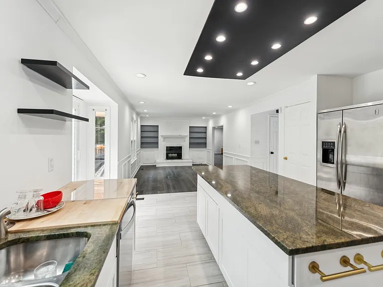 8403 Silverdale Ct — Photo 15