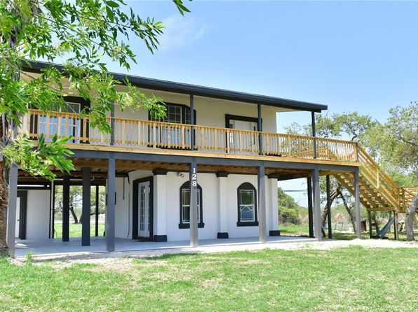 128 Saint Charles Loop W, Rockport, TX 78382
