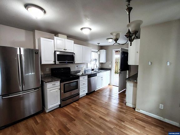 3rd image of 1575 Shady Ln NE