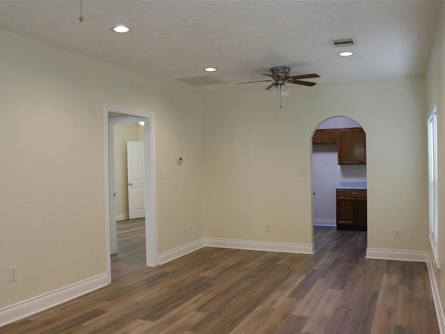 2 bed, 2.0 bath, 936 sqft, $1,525 — Photo 2