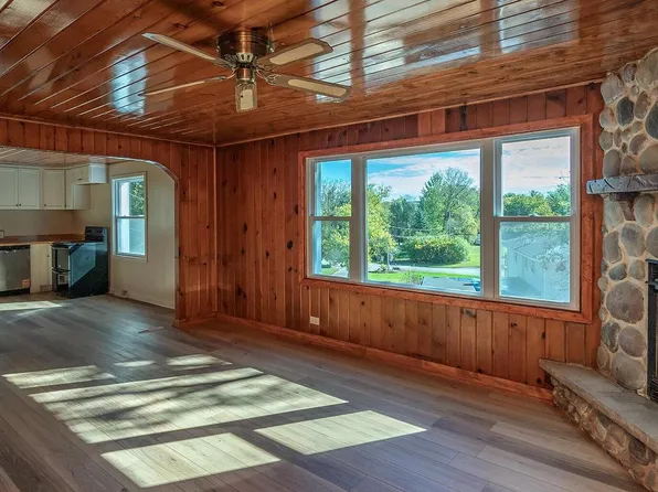 1515 Hillside LANE, Hubertus, WI 53033