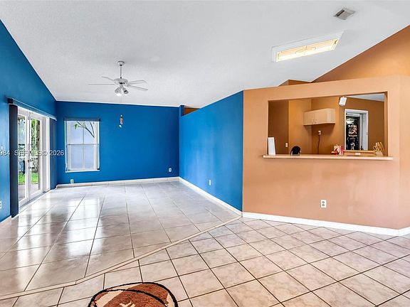 5th image of 220 NW 207th Way