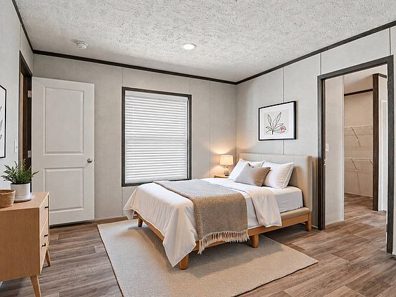 5th image of 700 Armadillo St