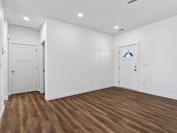 3rd image of 1335 Mercer Ave