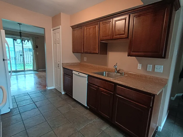 112 Stratford Ln #95 — Photo 4