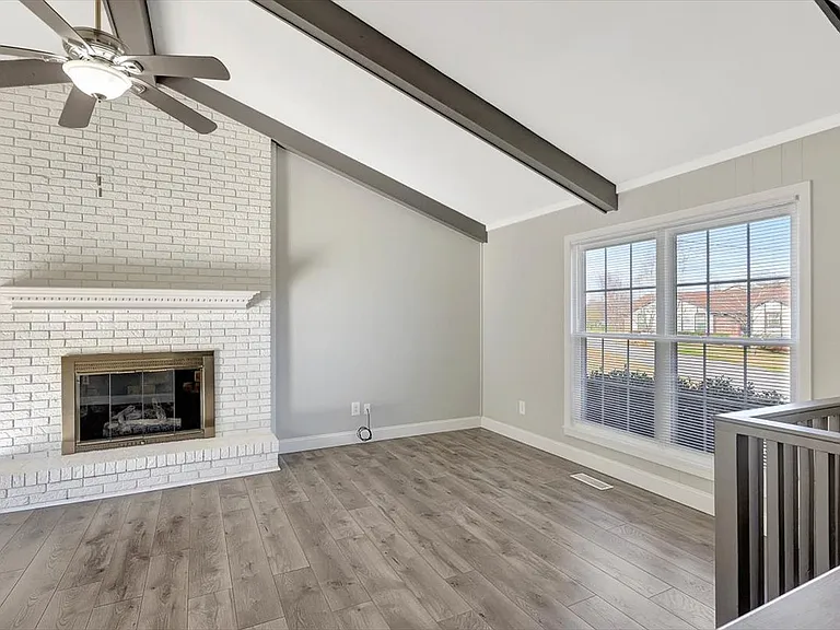 8102 Gladys Ln — Photo 6