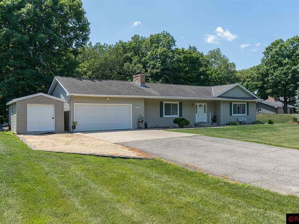 1st image of 207 Mapleridge Dr