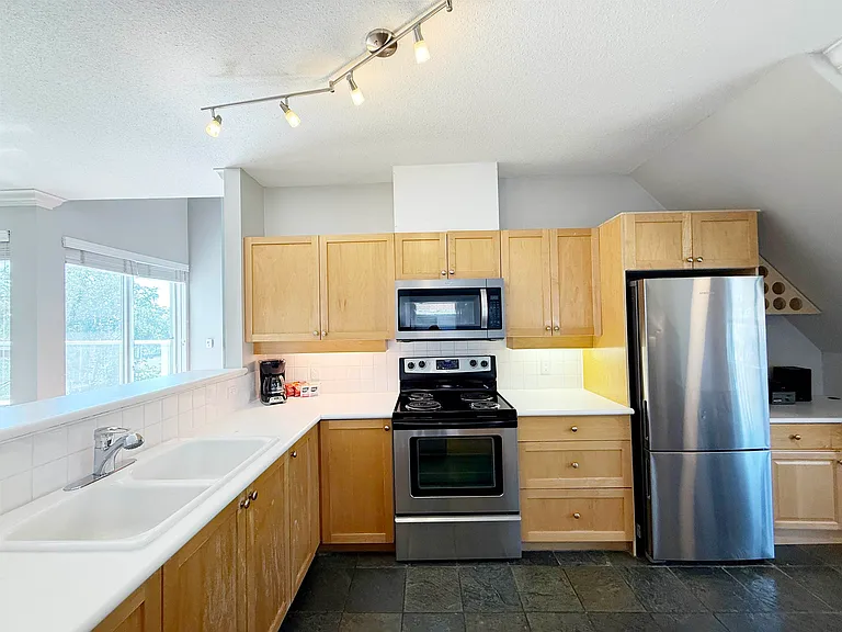 1990 E Kent Ave #403 — Photo 15