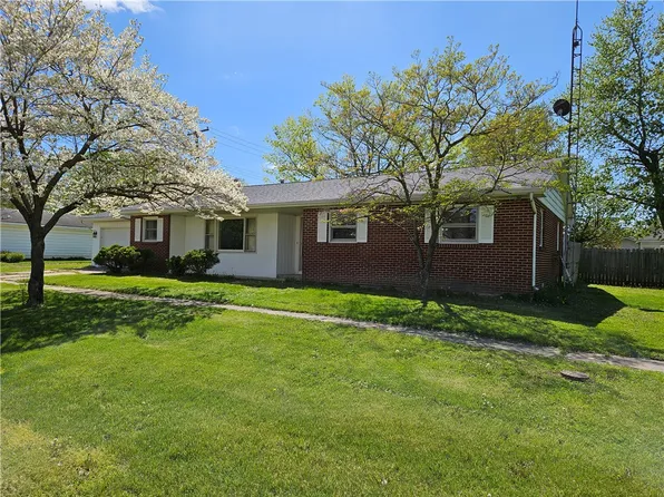 315 N Maple St, Windsor, IL 61957