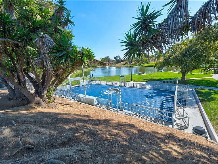 510 Calle Montecito #60 — Photo 20