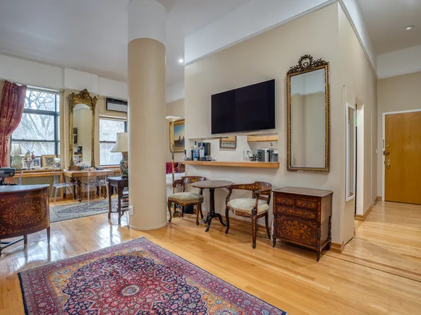 7 Gramercy Park West image 1 of 18