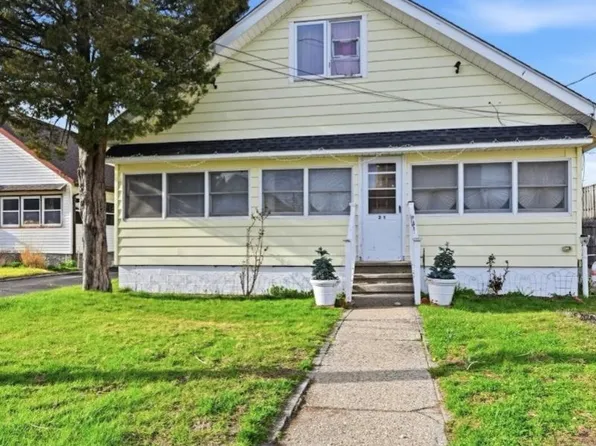 21 Locust Street, Riverhead, NY 11901