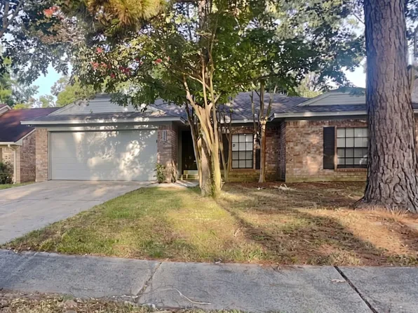 225 Bedford Ln, Conroe, TX 77303