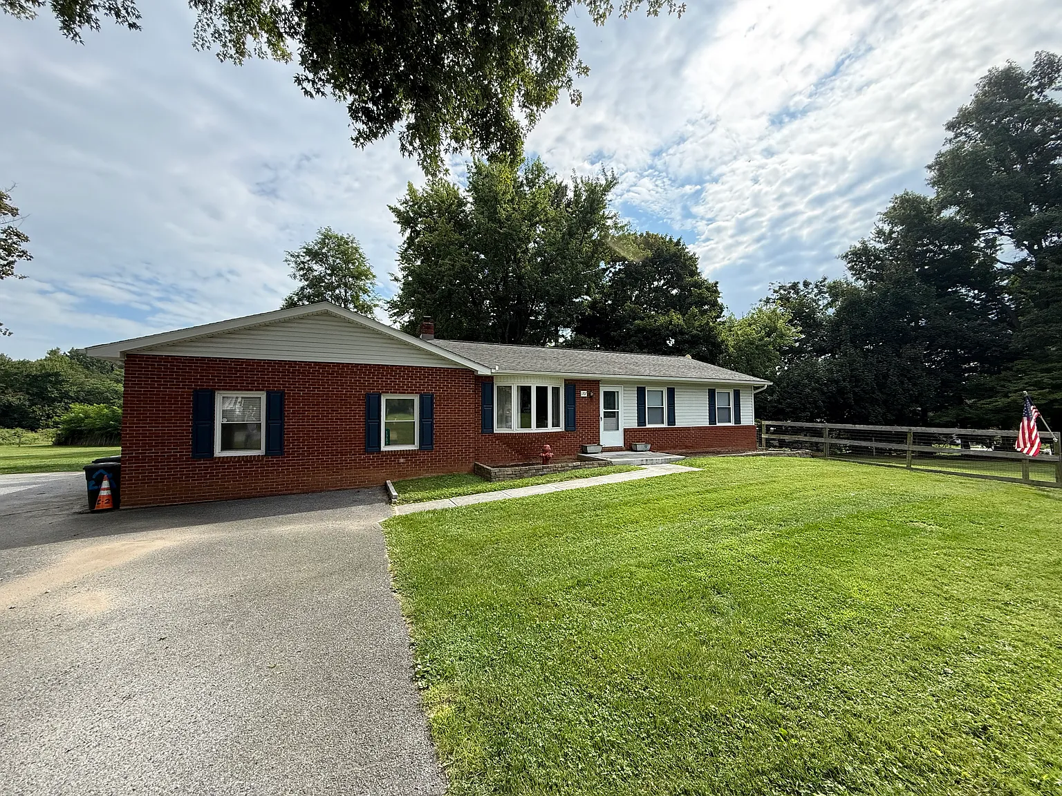3 bed, 1040 sqft, $3,000 — Photo 2
