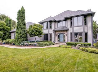 13865 W Morningview Ct, New Berlin, WI 53151