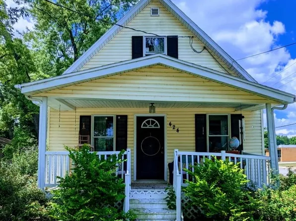 424 Park St, Combined Locks, WI 54113