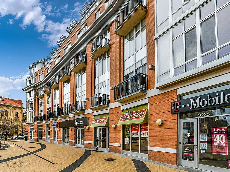 Restaurants and shopping in Columbia Heights, Washington DC