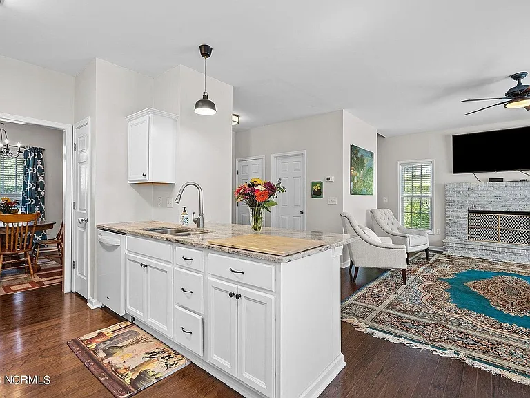1010 Meridian Dr — Photo 15